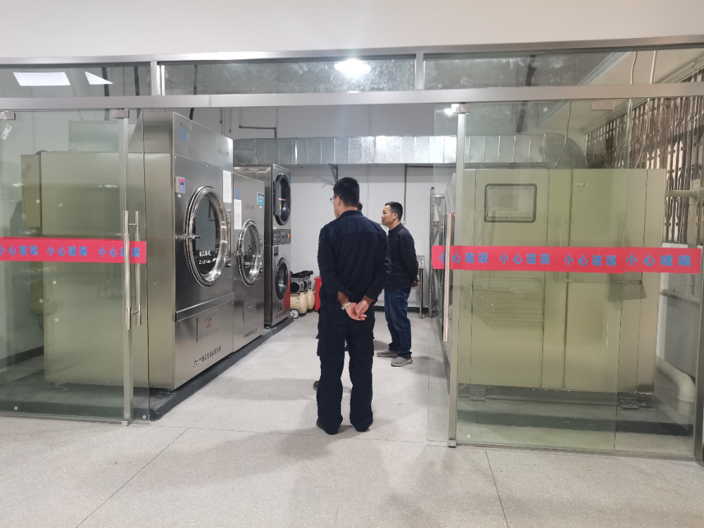 酒店洗衣房的最佳解决方案：珠江洗涤设备的工业用隔离式洗衣机
