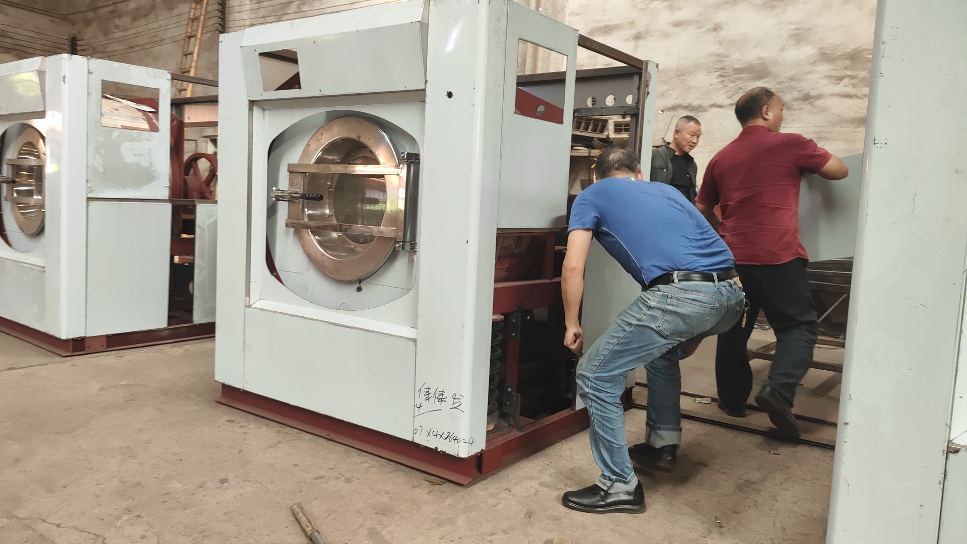 
知名企业为何选择珠江洗涤？工业洗衣机助力医院养老院高效洗涤方案
