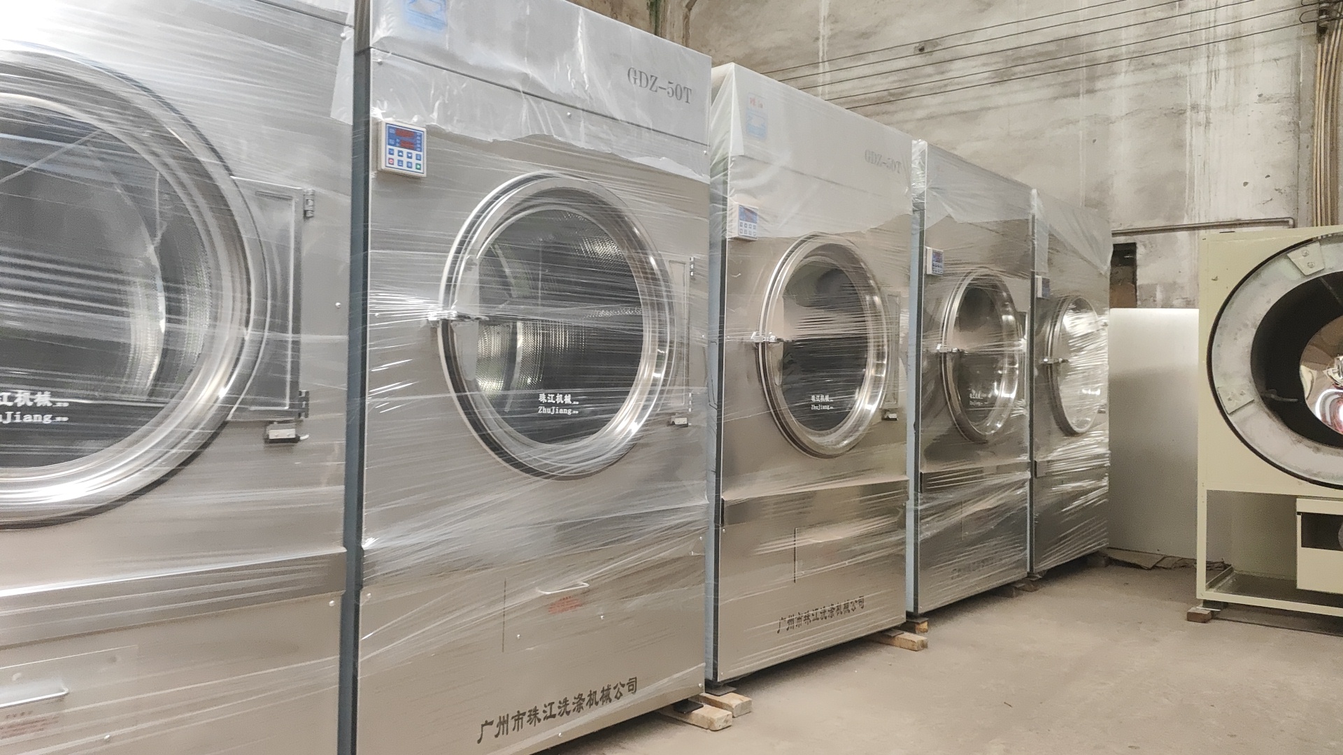 
私立学校和百强企业选择工业级洗衣机的共同标准：珠江洗涤如何获得信赖？
